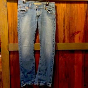 Levi’s slouch flair. Size 11M junior.